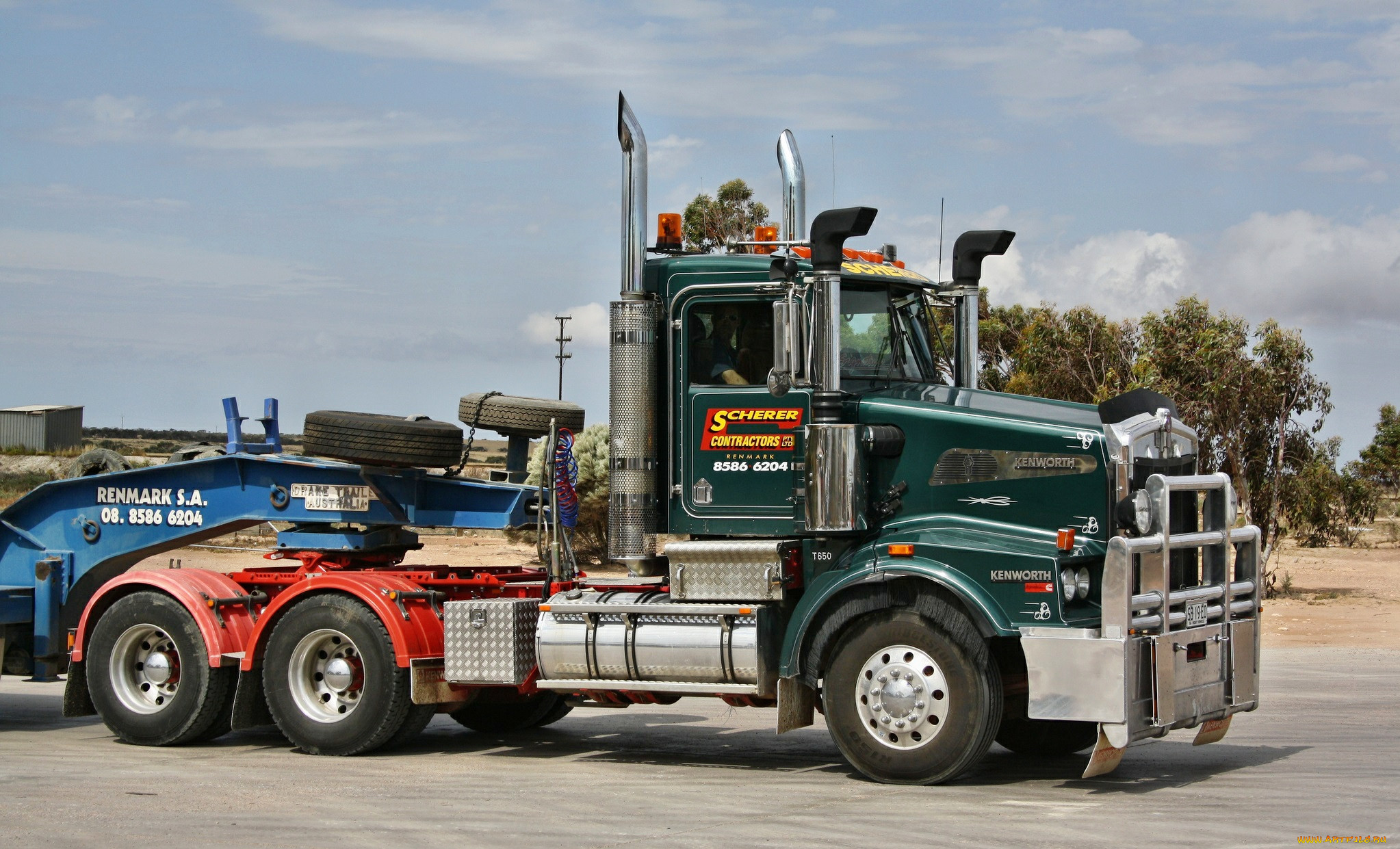 Truck 2023. Американский грузовик Кенворт 650. Kenworth на выставке в России. Truck Company USA. Благовещенск тягач американский.